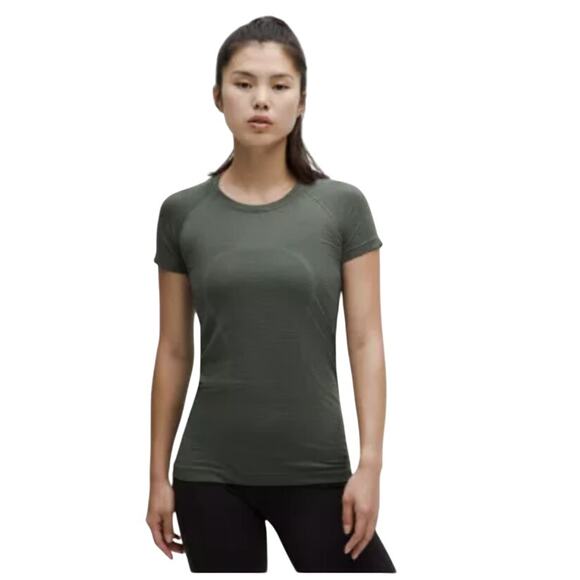 The Sweat Life Lululemon Swiftly Tech Active Top WMN M Green Crew Neck Running T - Picture 2 of 5